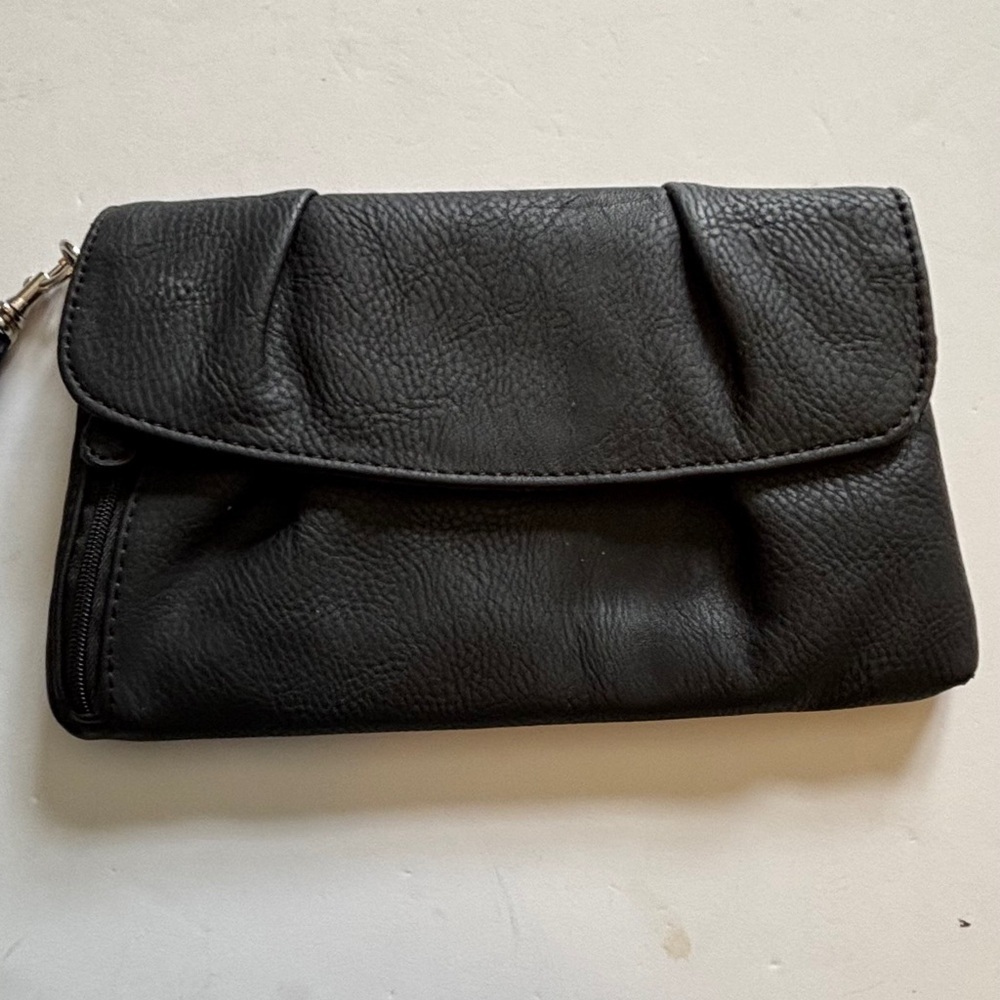 BLACK FAUX LEATHER CLUTCH WITH WRISTLET STRAP SNAP CLOSURE A MUST HAVE